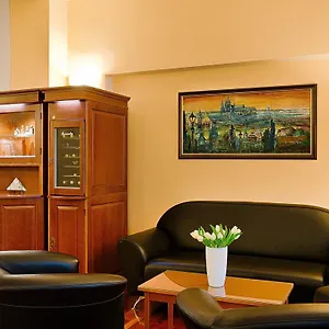 cloister-inn.praguehotelsweb.com/